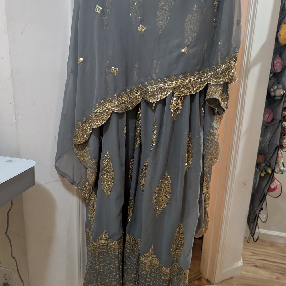 Elegant Gray and Gold Women's Suit Pakistani/Indian Dress 3 Pics Set .